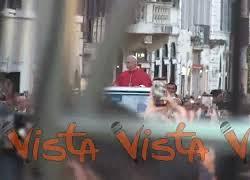 Papa Leone XIV lascia Piazza Mignanello in papamobile dopo l'omaggio all'Immacolata