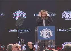 Meloni balla e saltella sul palco di Atreju sul coro "Giorgia, Giorgia"