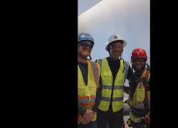 Obama col caschetto in testa visita campus della sua Fondazione in costruzione a Chicago