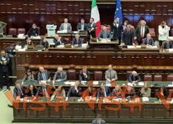 Manovra, gli applausi della maggioranza al momento dell'approvazione