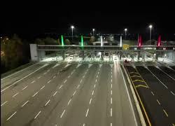 Milano Cortina, sui caselli di Aspi illuminazione tricolore. Per primo Venezia Nord sulla A27