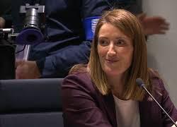 Meloni al Consiglio Ue informale. Baci sulle guance con Sanchez, poi parla con De Wever e Stocker