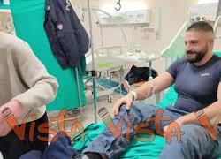 Meloni visita in ospedale il poliziotto aggredito durante il corteo a Torino