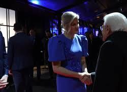 La stretta di mano tra Mattarella e Rubio alla cena di gala del Cio alla Fabbrica del Vapore