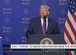 Donald Trump arriva all'apertura del Board of Peace for Gaza