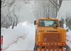 Emergenza neve in Calabria, Anas soccorre una famiglia bloccata