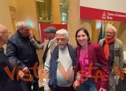 Occhetto compie 90 anni, l'abbraccio con i segretari Pd Veltroni, Schlein, Rutelli e Franceschini