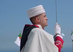 Meloni depone una corona al Monumento del Martire ad Algeri