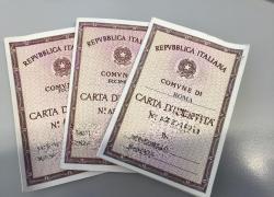 Addio a carta d'identità cartacea valida per l'espatrio, dal 3 agosto 2026 ok solo quella elettronica: "Così più sicuri"