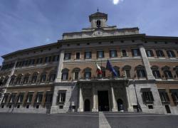 Crisi di governo, oggi Conte alla sfida in Aula: la via è stretta