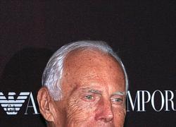 Coronavirus, Armani converte la produzione italiana: farà camici monouso