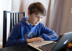 Cattolica e Unicef, didattica a distanza: "1 famiglia su 3 non è in grado di sostenerla"