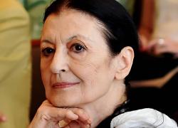 Morta Carla Fracci, Rai Uno omaggia l'étoile con un film sulla sua vita 