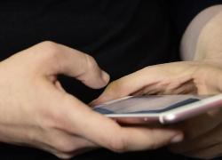 Gaza, due cellulari appena forniti da Israele esplodono in mano a palestinesi, le Ong: "Sospettiamo siano manomessi da Tel Aviv"