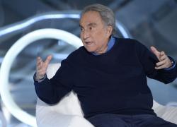 Emilio Fede, i funerali a Milano 2 nella chiesa di Dio Padre, a officiarli il parroco don Giovanni Cazzaniga