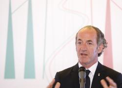 Vaccino obbligatorio, Zaia: "Un no vax non dovrebbe essere medico"