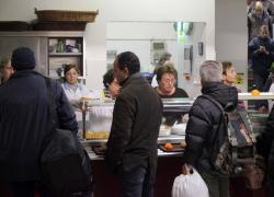 Eurostat, povertà in Italia a rischio aumento: nel 2021 è al 20,1%