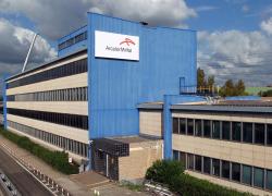 ArcelorMittal, dipendenti sospesi per "frasi denigratorie su azienda, lesive e minacciose"