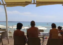 Mascherina in spiaggia: il vero cretino si farà riconoscere per quello che è