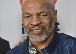 Malore improvviso per Mike Tyson, colpito da ulcera mentre era in aereo verso Los Angeles, i medici: "Giramenti di testa e nausea"