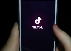 TikTok limitazioni per gli under 16, i profili diventano privati