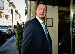 Casalino promuove suo libro a Striscia: "2 milioni e divento portavoce di Berlusconi"
