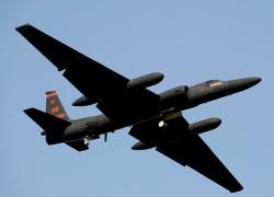 Taiwan, 39 caccia aerei cinesi accerchiano l'isola. Aereo Usa nello Stretto, la Cina: "Mette a rischio la pace"