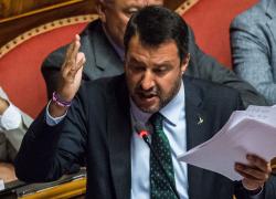 Crisi di Governo, Salvini: "State cercando dei complici da pagare per mantenere le poltrone"