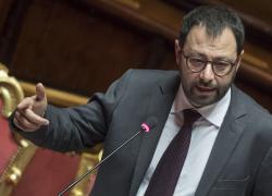 Ilva, Patuanelli: 'Via il carbone in 5 anni'