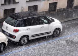 Previsioni meteo, grandine in arrivo abbondante e grossa: dove e quando. Stop al caldo