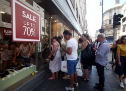 Saldi, Confcommercio: calo di 1,4 mld nei primi 15 giorni di agosto