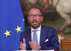 Bonafede non va alle Camere per relazione giustizia, M5s pronti a sacrificarlo