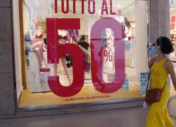Confesercenti-Ipsos: oltre 52 mila negozi spariti dal 2019 (-7%) e 14,7 mld di capacità di spesa bruciati