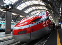 Firenze, allarme bomba sul Frecciarossa Roma-Milano, treno fermo a Santa Maria Novella, forti ritardi sulla circolazione 
