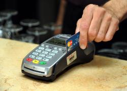 Microchip sottopelle per pagare, via a contanti e carte di credito. L'ultima diavoleria made in UK