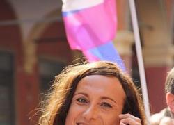 Vladimir Luxuria fidanzata con l'ex ballerino di Amici? 'Non posso dirlo, ma c'è stato qualche bacetto'. Lui choc sulla De Filippi