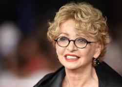 Enrica Bonaccorti, operazione al cuore di 8 ore: "Arterie tutte ostruite, ho rischiato di morire, non avevo dolori né fitte"