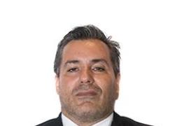 Argentina, deputato hot in diretta: bacio al seno della moglie