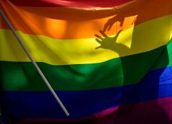 Cacciato di casa dalla madre perché gay. Fico: 'Necessaria una legge contro l'omofobia'