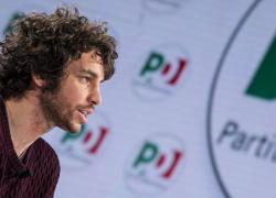 Santori sempre più in ottica Pd. Adesso vuole un'altra tassa: sulle auto parcheggiate