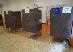 Elezioni, effetto Covid: fuggi fuggi degli scrutatori. Rischio seggi vuoti. Disperato appello Comune di Milano