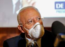 Coronavirus, in Campania mascherine obbligatorie anche all'aperto: ecco le nuove norme