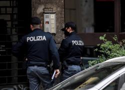 Rapinano Rolex a turista ferendolo: due arresti a Napoli