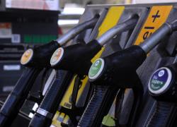 Benzina, prezzi in rialzo ed ai massimi da luglio 2022, governo: "Sono ben al di sotto di 2 euro al litro", oggi incontro al Mimit