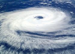 Meteo, ciclone tropicale con 'cuore caldo' in arrivo: poi violenti temporali e raffiche di vento