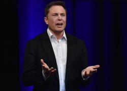 Musk: "Comprerò il Manchester United". Lo annuncia su Twitter, ma è uno scherzo