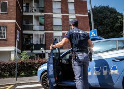Uccide la moglie a martellate e chiama la polizia: fermato un pensionato per omicidio aggravato