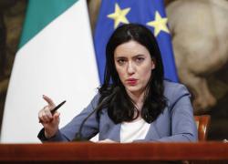 Scuola, prosegue acceso lo scontro Azzolina-Emiliano. La ministra: 'Si riprendano le attività didattiche'