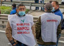 Whirlpool, la protesta degli operai si sposta al centro di Napoli