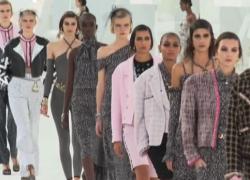 Influencer russe fanno a pezzi le borse di Chanel 